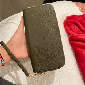 I am selling a olive wallet
